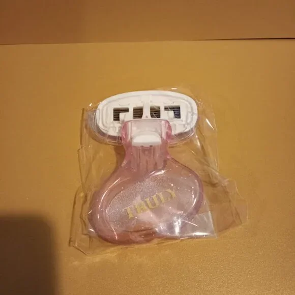 TRULY Shaving Set - Picture 8 of 8